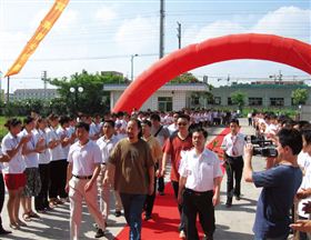 名鹰男装-成功举办06&ldquo;名鹰之夏&rdquo;